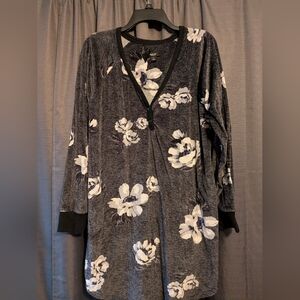 Simply Vera Vera Wang Women's Black Floral Long Sleeve Nightgown Sz. L